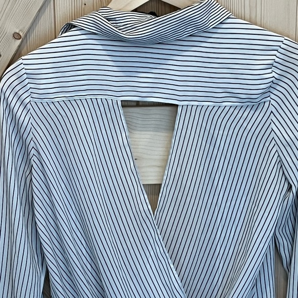 WHBM open back button up, size 0 - Picture 3 of 4